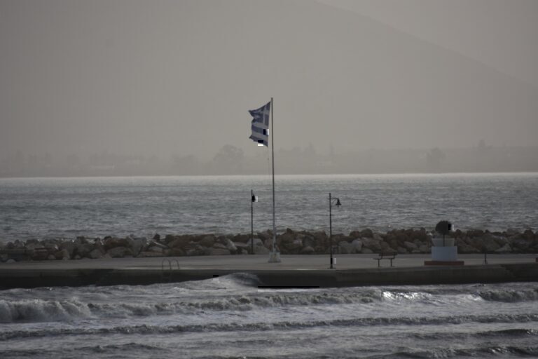 Καιρός: Η Ένωση Πνευμονολόγων Ελλάδας εκπέμπει SOS λόγω αφρικανικής σκόνης – Κίνδυνος για τοξικό μείγμα, τι να προσέξουμε