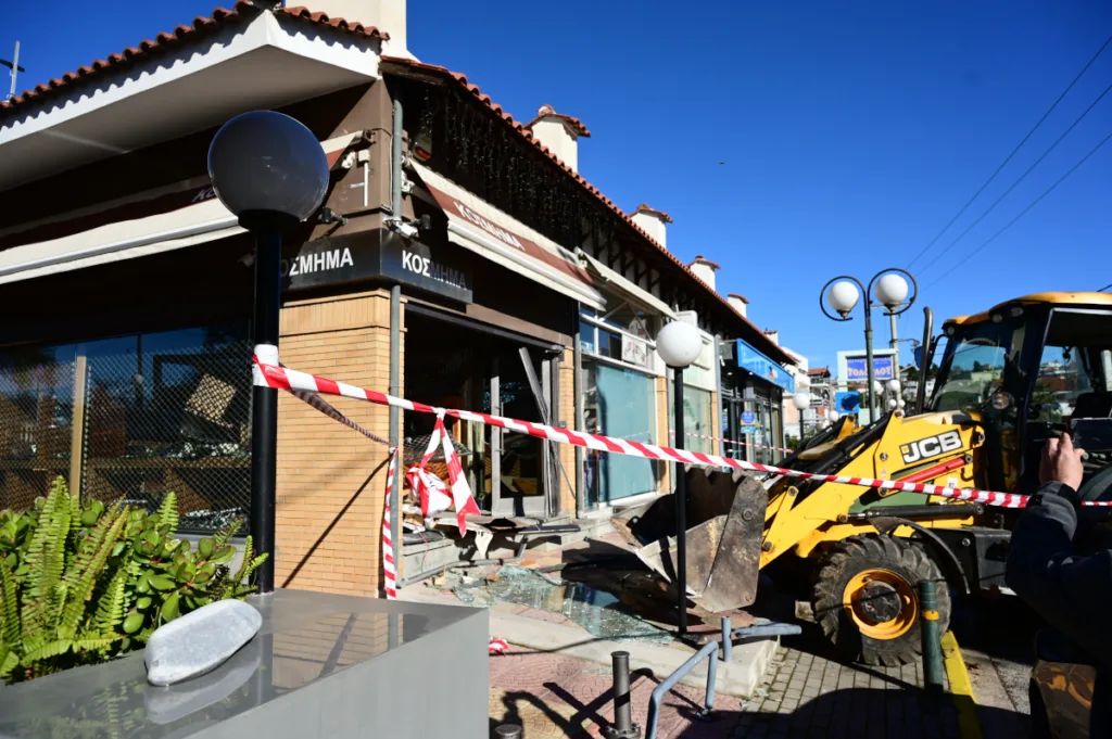 Καπανδρίτι: Απίστευτες εικόνες από απόπειρα διάρρηξης σε κοσμηματοπωλείο – Δείτε βίντεο