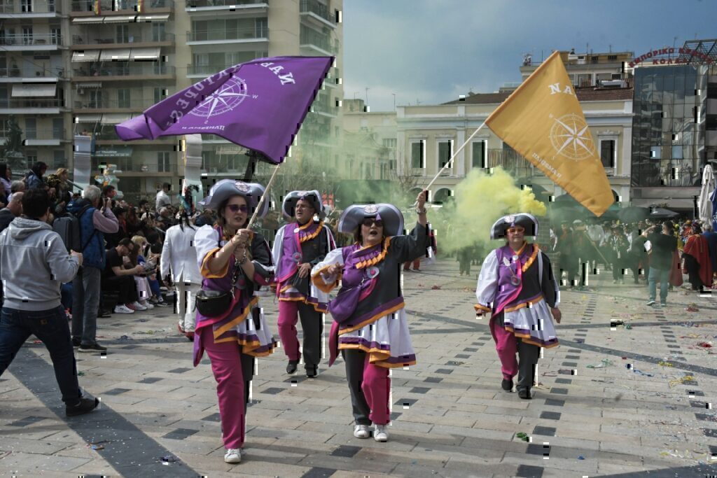 Πάτρα: Περισσότεροι από 60.000 δημιούργησαν φαντασμαγορικό υπερθέαμα στο καρναβάλι – Χρώματα, χορός και ατελείωτο κέφι [βίντεο]
