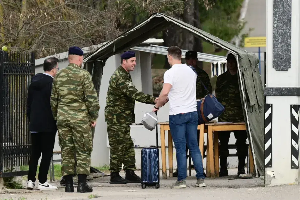Στέφανος Κασσελάκης: Το πρώτο μήνυμα από το στρατόπεδο της Θήβας – «Έχω αποφασίσει να υπηρετώ 