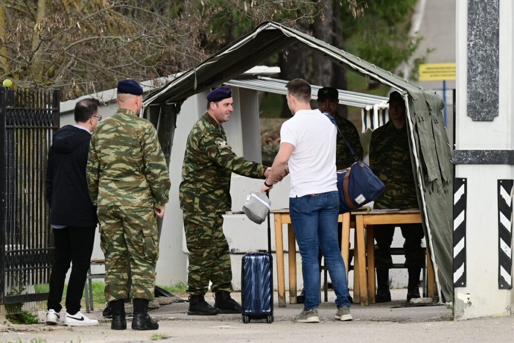 Στέφανος Κασσελάκης: Το πρώτο μήνυμα από το στρατόπεδο της Θήβας – «Έχω αποφασίσει να υπηρετώ την πατρίδα για όλη μου τη ζωή»