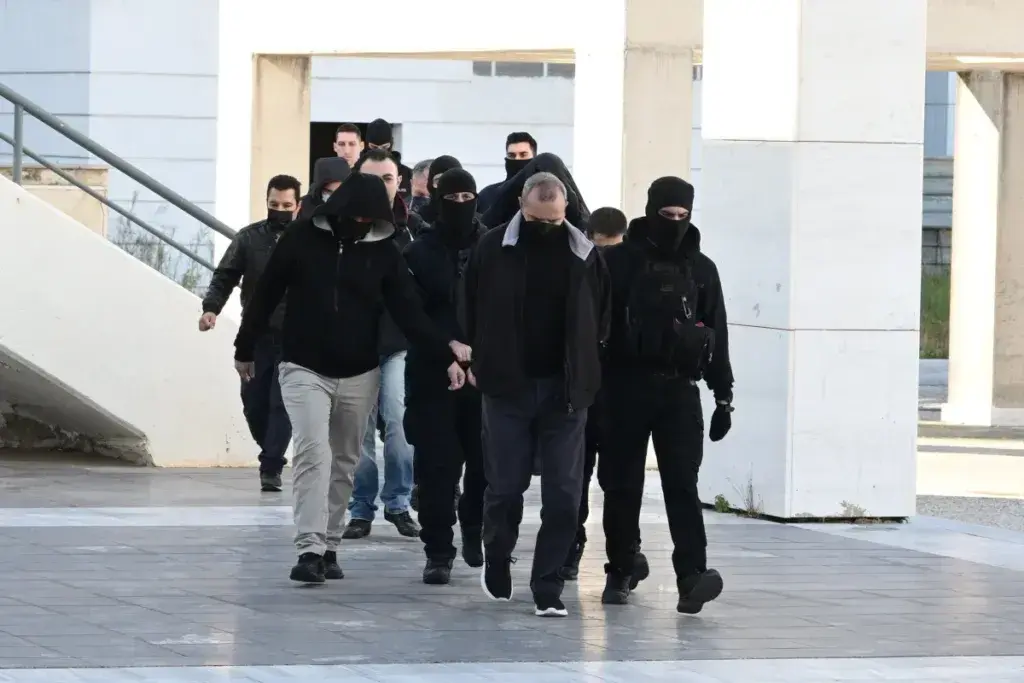 Κολωνός: Κανένα ελαφρυντικό στον Μίχο, πάει για ισόβια – Τι αποφασίστηκε για τη μητέρα
