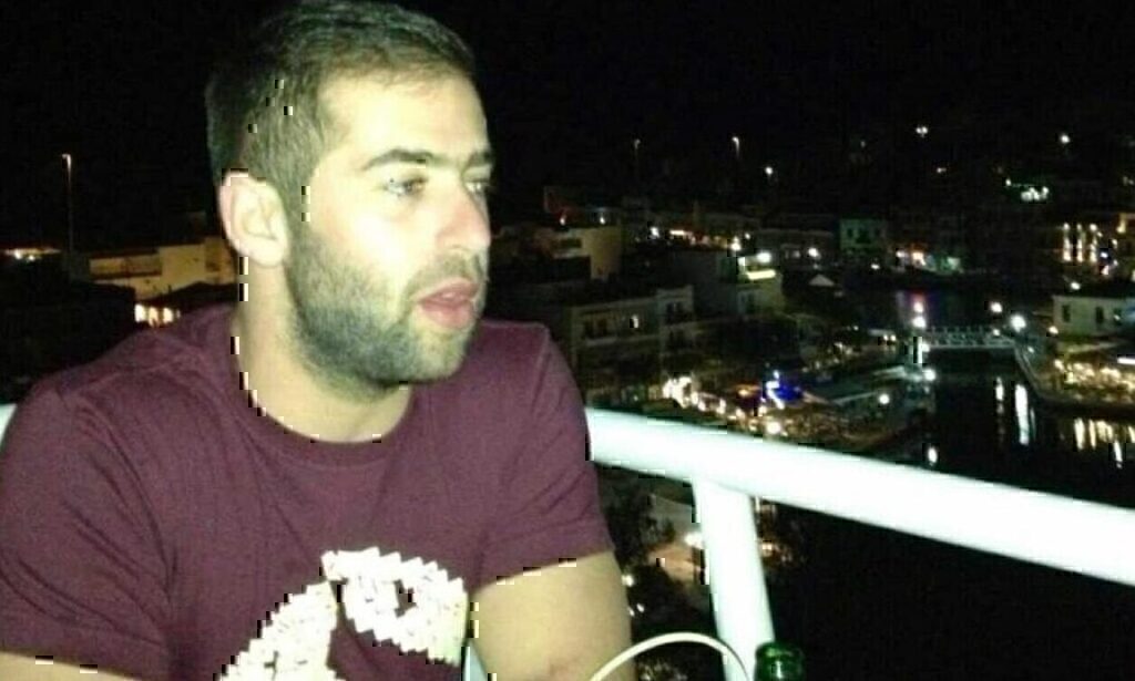 Άγιος Νικόλαος: Ράγισαν καρδιές στην κηδεία του 33χρονου-Πώς έσκασε η ναυτική φωτοβολίδα