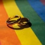 Το ΣτΕ επιφυλάχθηκε να κρίνει τη συνταγματικότητα του νόμου για το γάμο των ομόφυλων ζευγαριών και την υιοθεσία