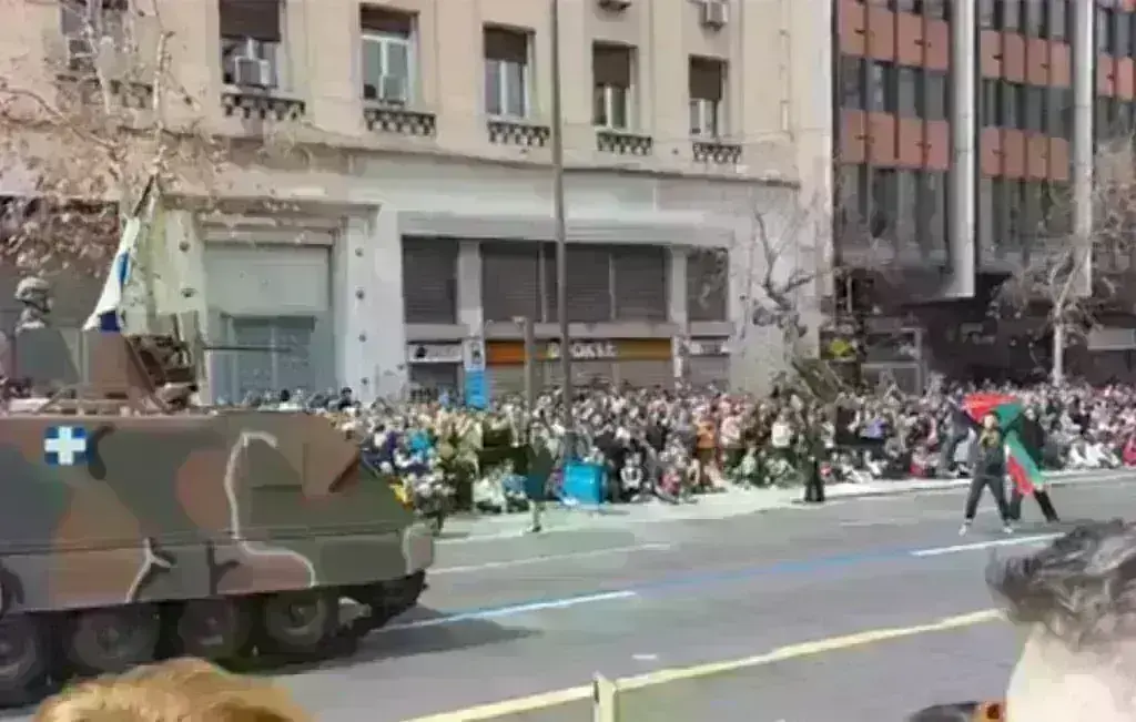 Ελεύθεροι οι επτά προσαχθέντες που παρεμπόδισαν την παρέλαση στο κέντρο της Αθήνας
