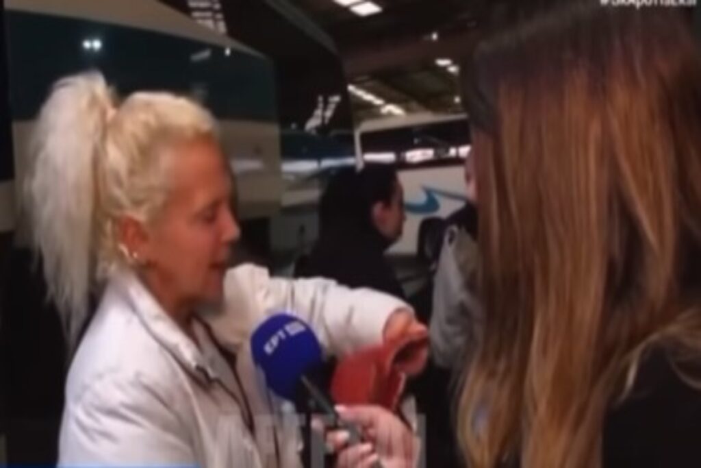 «Πάγωσε» η ρεπόρτερ της ΕΡΤ: «Είμαι στο γκρουπ για τον @ούτσο καβάλα» – Πώς αντέδρασε μετά την επική ατάκα [βίντεο]