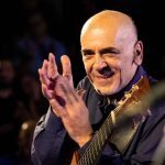 Η κούκλα κόρη του Ορφέα Περίδη που «σαρώνει» στο Tik Tok [Βίντεο]