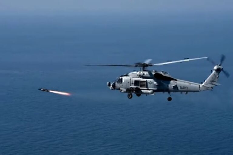 Πολεμικό Ναυτικό: Παρουσιάζονται τα 3 νέα ελικόπτερα τύπου Romeo MH-60R Seahawk – Παρών ο Μητσοτάκης [βίντεο]