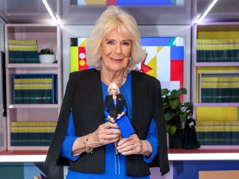 H Καμίλα έγινε Barbie – Πώς αντέδρασε η βασίλισσα