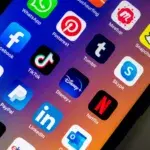 Σχεδόν όλοι οι Έλληνες στην ψηφιακή εποχή: Πόσοι είναι χρήστες των social media και του ίντερνετ