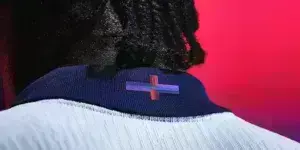 Η παραλλαγή του σταυρού του Αγίου Γεωργίου που προκάλεσε αντιδράσεις στην Αγγλία / Φωτογραφία: X