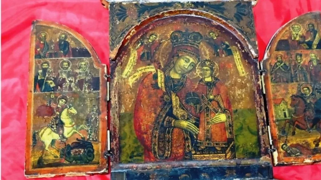 Συνελήφθη αρχαιοκάπηλος στη Θεσσαλονίκη: Στο σπίτι του βρέθηκαν αγιογραφία, βυζαντινό δαχτυλίδι και