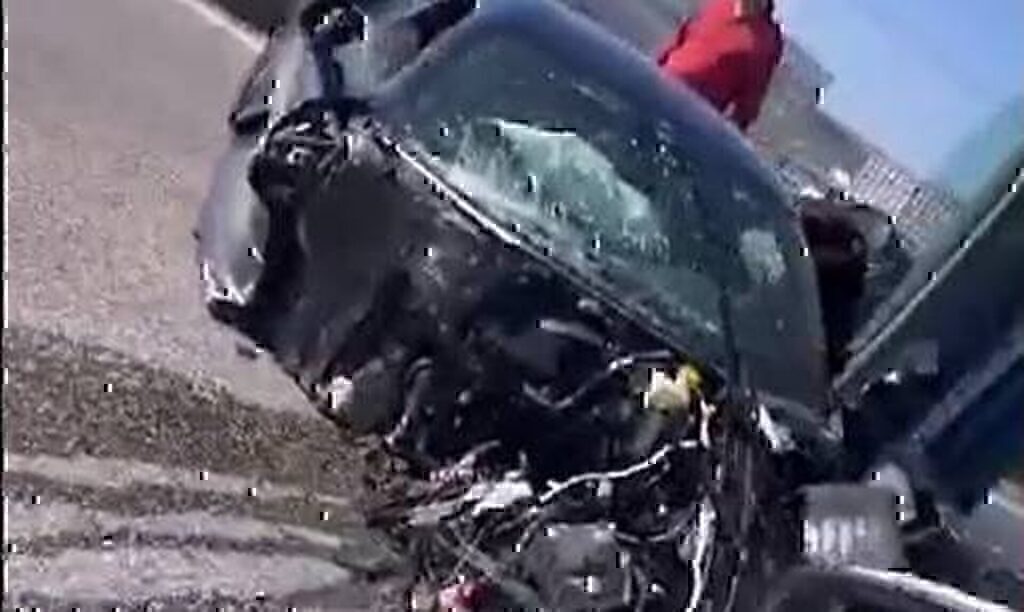 Tροχαίο στον Κηφισό: Κόπηκε στα δυο Maserati [βίντεο]