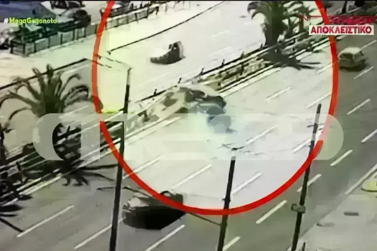 Τροχαίο στη Συγγρού: Βίντεο ντοκουμέντο από τη σύγκρουση των ΙΧ - Στο νοσοκομείο ένα 3χρονο αγόρι [βίντεο]