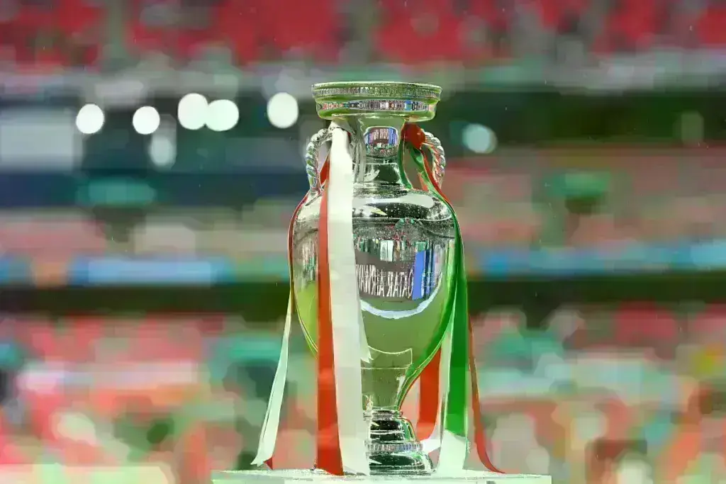 Δες από κοντά το κύπελλο του UEFA EURO 2024