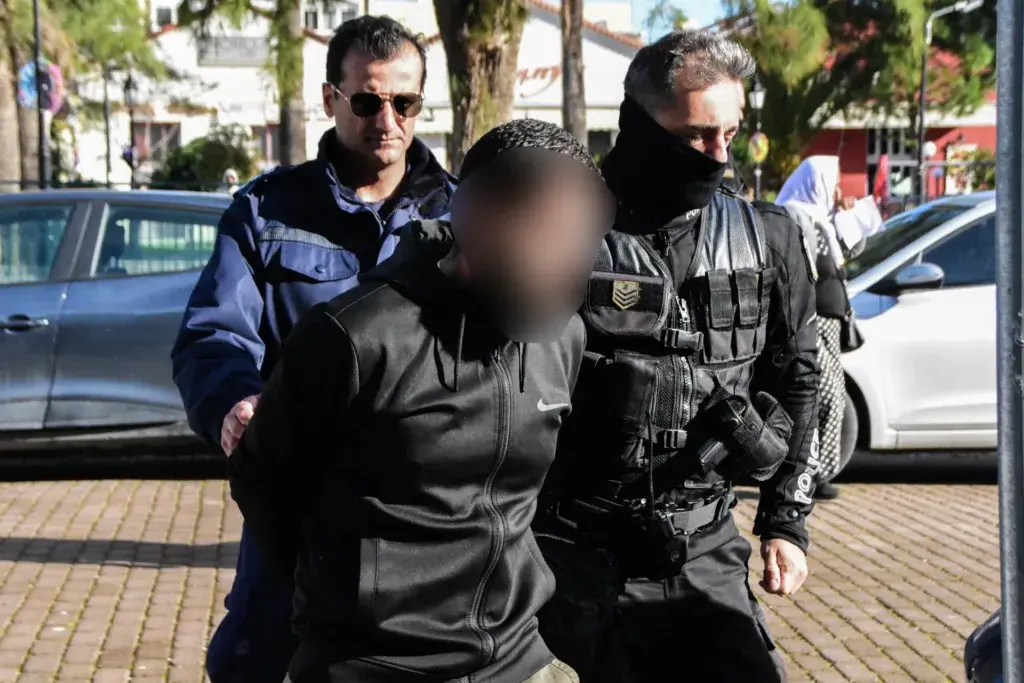Στον ανακριτή ο 34χρονος από το Άργος – «Αγαπά την γυναίκα του, αλλά την περιέλουσε με χλωρίνη