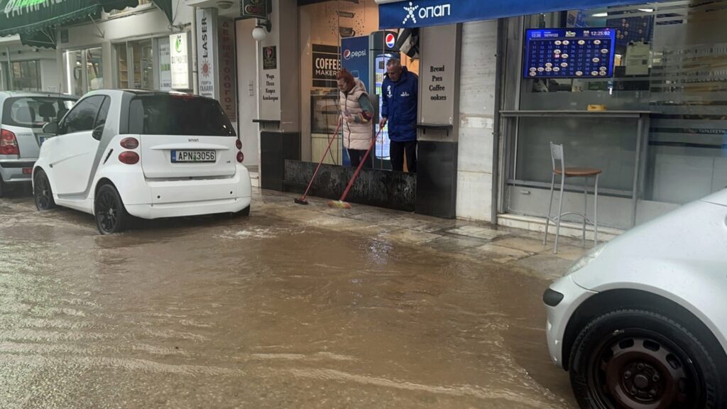 Κακοκαιρία: Προβλήματα σε Τρίκαλα και Πιερία – Πλημμύρες, χαλαζόπτωση και εγκλωβισμοί [Βίντεο]