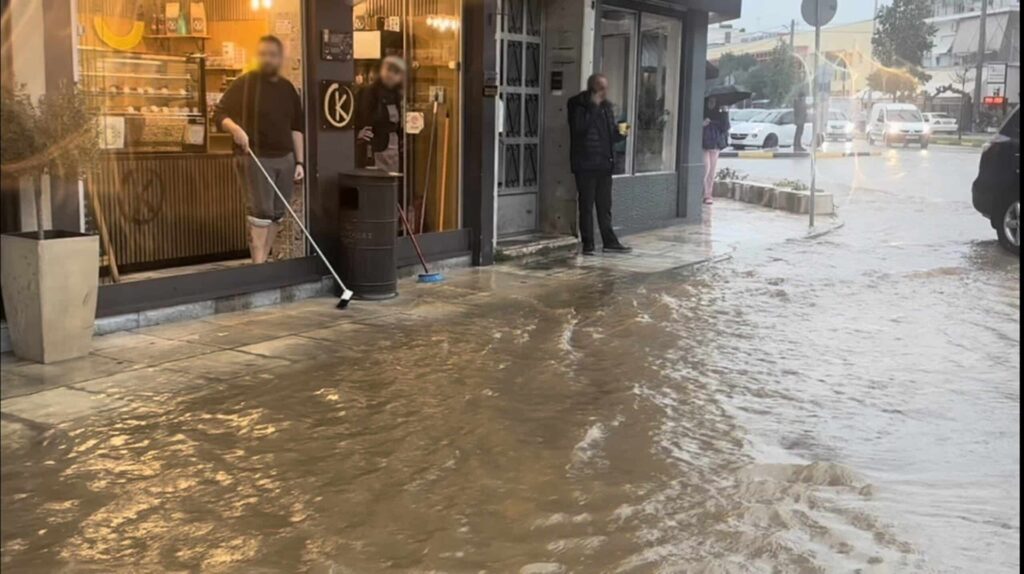 Καιρός: Η κακοκαιρία «σαρώνει» την χώρα – «Βούλιαξαν» Πιερία και Τρίκαλα – Πού χτυπά τις επόμενες ώρες [βίντεο]