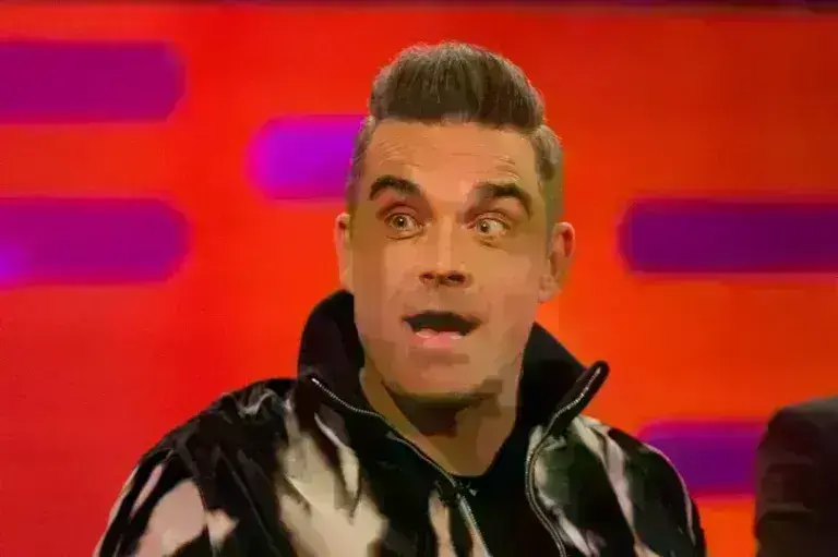 Robbie Williams: Τον κυνηγούν… εξωγήινοι- Έχει φήμη και ομορφιά