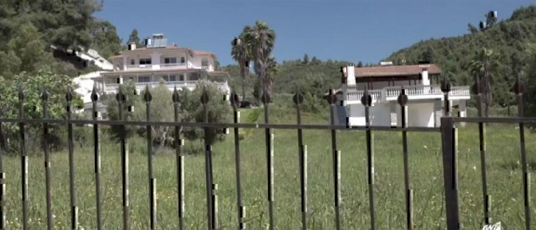 «Αποκαλύφθηκε» κρησφύγετο Ρώσων κατασκόπων στη Χαλκιδική – Δείτε το βίντεο