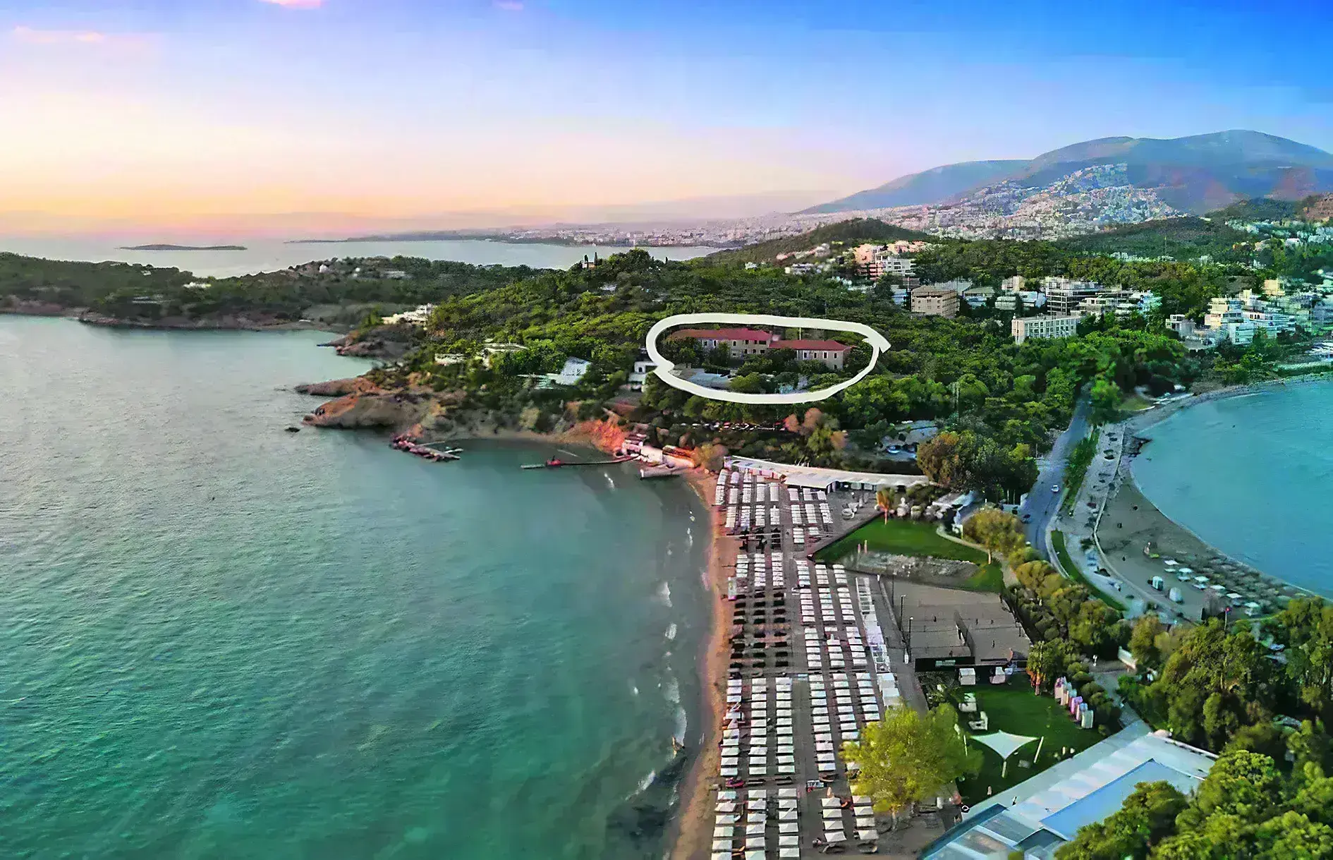 Ενα από τα μεγάλα εκκλησιαστικά «φιλέτα» βρίσκεται στην περιοχή Μεγάλο Καβούρι, πολύ κοντά στον Αστέρα Βουλιαγμένης.