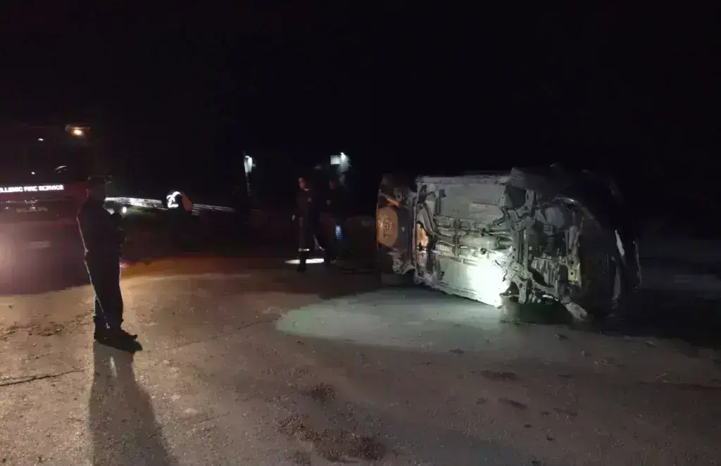 Λάρισα: ΙΧ εξετράπη της πορείας του – Στο νοσοκομείο ένας νεαρός