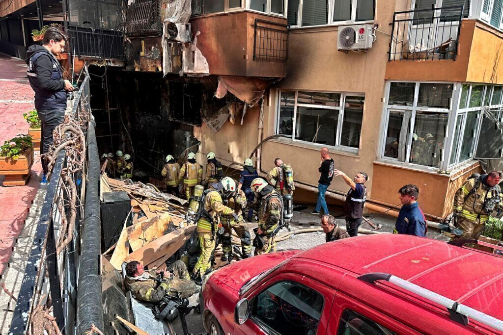 Κωνσταντινούπολη: Φωτιά σε νυχτερινό κέντρο- Δεκάδες οι νεκροί – Σκηνές τρόμου [βίντεο]