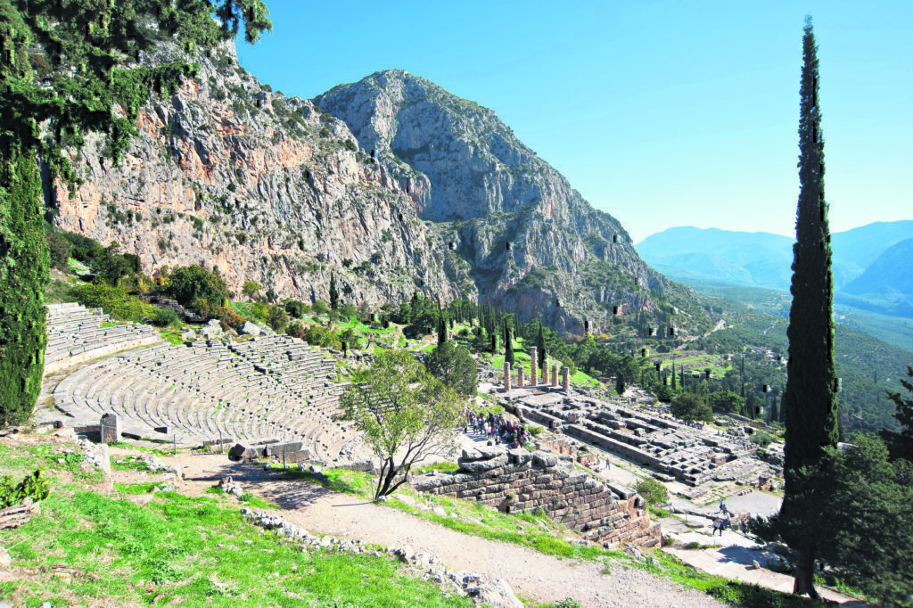 Λίφτινγκ στο αρχαίο θέατρο των Δελφών [Εικόνες]
