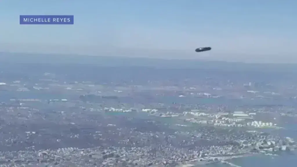 Επιβάτης αεροπλάνου σε πανικό: UFO ή drone;