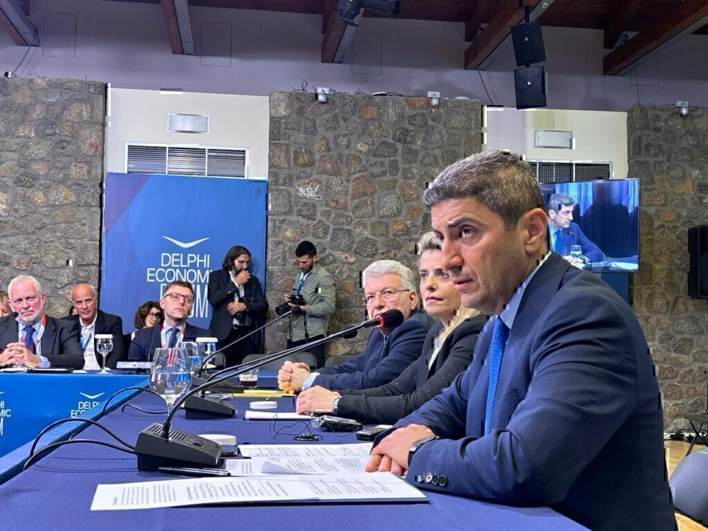 Αυγενάκης στο Οικονομικό Φόρουμ των Δελφών: Το σοκ σε Θεσσαλία και Έβρο επέβαλε νέο τρόπο αντιμετώπισης της κλιματικής κρίσης