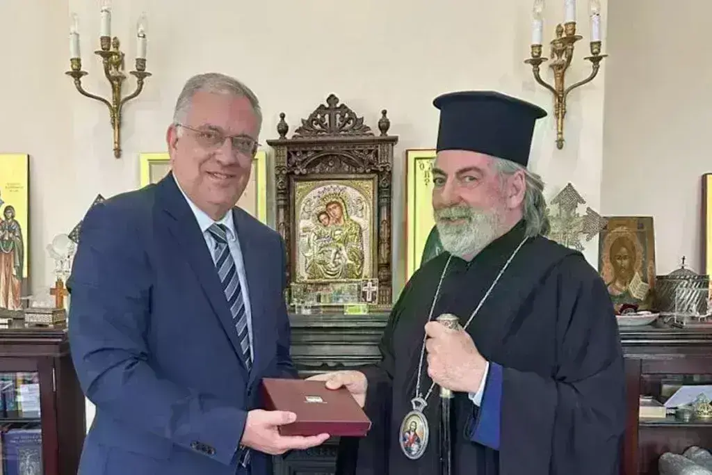 Συνάντηση Θεοδωρικάκου με τον Αρχιεπίσκοπο Θυατείρων και Μεγάλης Βρετανίας