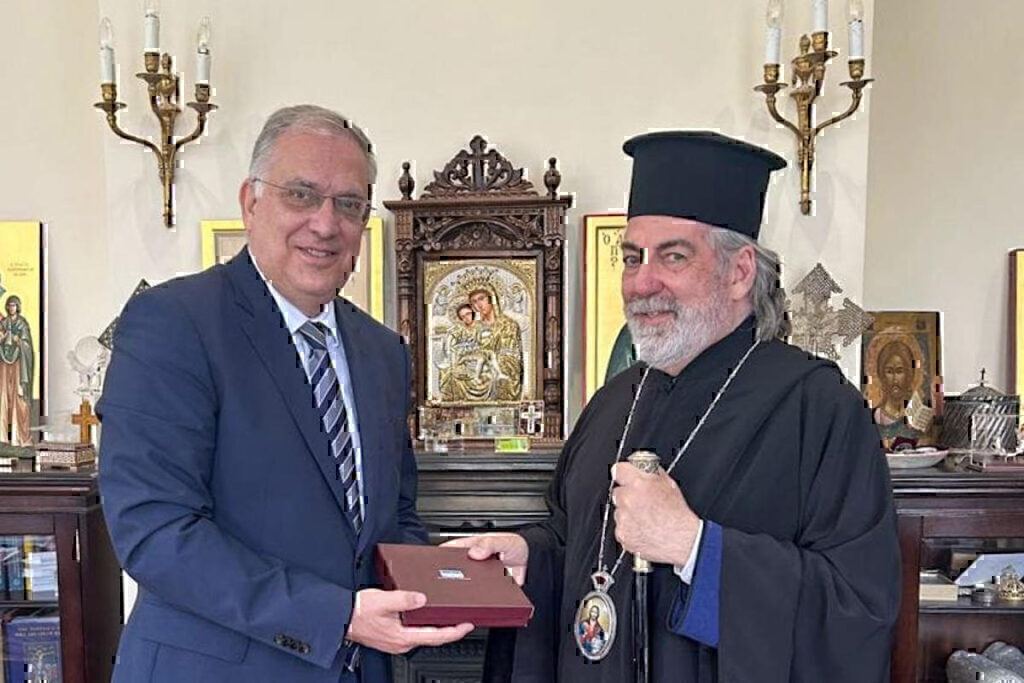 Συνάντηση Θεοδωρικάκου με τον Αρχιεπίσκοπο Θυατείρων και Μεγάλης Βρετανίας