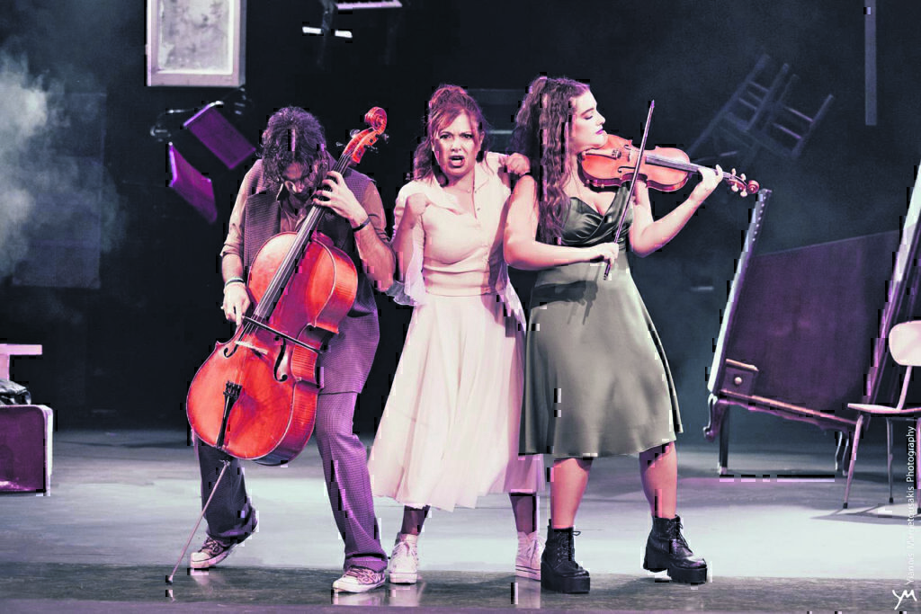 String Demons, το δίδυμο εγχόρδων μιλά στον «Ε.Τ.»: «Η μουσική μας βρήκε φιλόξενη στέγη στο θέατρο»