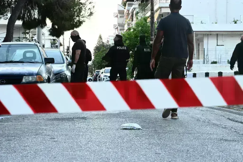 Γλυφάδα: «Θα τη σκοτώσει, σώστε την» φώναζαν οι γείτονες – Τι συνέβη πριν την αυτοκτονία του 2