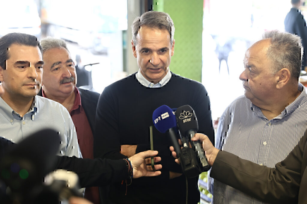 Μητσοτάκης από τη Λαχαναγορά του Ρέντη: Συνεχής η μάχη για την καταπολέμηση της ακρίβειας