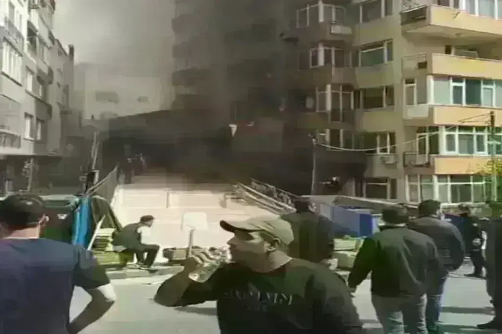 Κωνσταντινούπολη: Μεγάλη φωτιά μετά από έκρηξη σε νυχτερινό κέντρο – Νεκροί και πολλοί τραυματίες