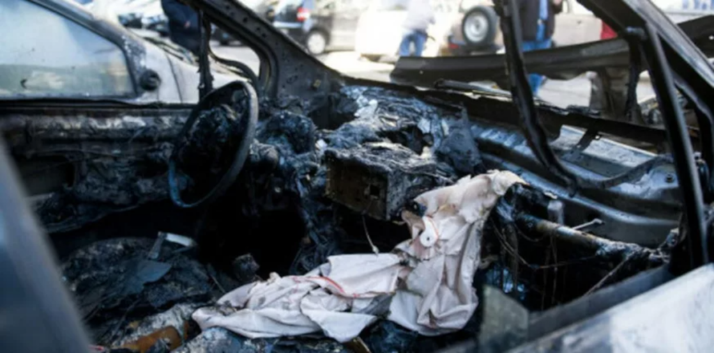 «Οσμή» εμπρησμού μετά από φωτιά σε πολυτελές τζιπ στην Πάτρα – Βρέθηκαν υπολείμματα βενζίνης