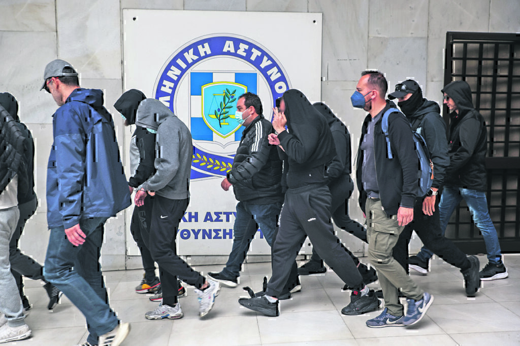 Χούλιγκαν ΑΕ: Τι κατέθεσαν οι τρεις προστατευόμενοι μάρτυρες – Ο εμφύλιος για την «αρχηγία» και οι εντολές