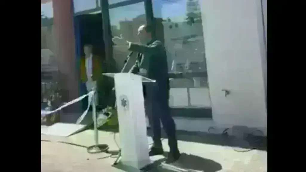 Ένταση Γεωργιάδη – υγειονομικών στη Μυτιλήνη: «Ο λαός κυβερνά όχι εσείς» [δείτε το βίντεο]