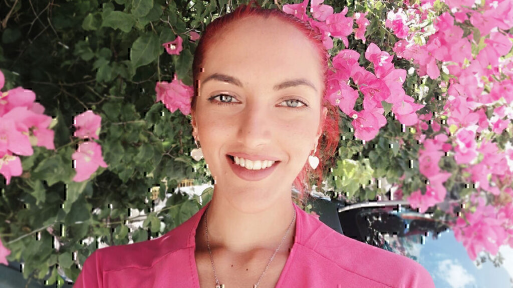 «Μετανιώνω που δεν ήμουν εκεί να φάω έστω τη μία μαχαιριά» – Συγκλονίζει η μητέρα της Αγγελικής Γρίβα