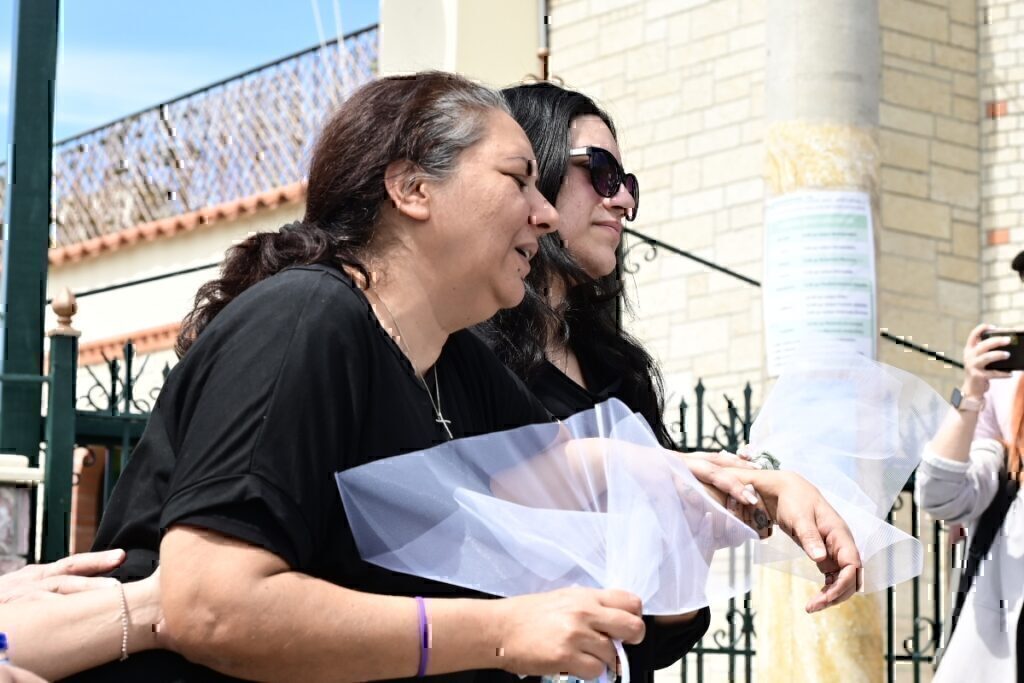 Άγιοι Ανάργυροι: Ραγίζει καρδιές η μητέρα της αδικοχαμένης Κυριακής – «Την μαχαίρωσε πισώπλατα, το κάθαρμα δεν είχε θάρρος να την κοιτάξει στα μάτια» [βίντεο]