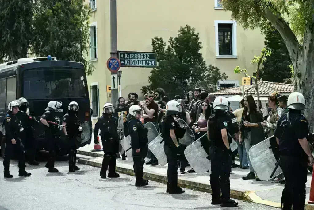 Άγιοι Ανάργυροι: Στην Ευελπίδων για να απολογηθεί ο 39χρονος δολοφόνος της Κυριακής