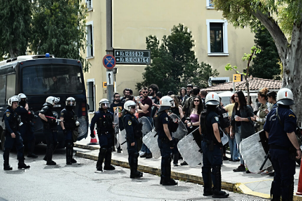 Άγιοι Ανάργυροι: Στην Ευελπίδων για να απολογηθεί ο 39χρονος δολοφόνος της Κυριακής