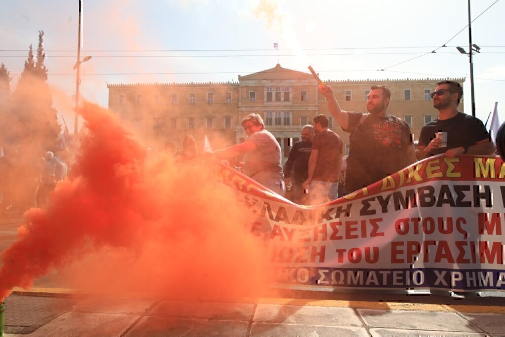 Απεργία 17 Απριλίου: Απροσπέλαστο το κέντρο της Αττικής – Ξεκίνησαν οι συγκεντρώσεις – Πώς κινούνται τα ΜΜΜ