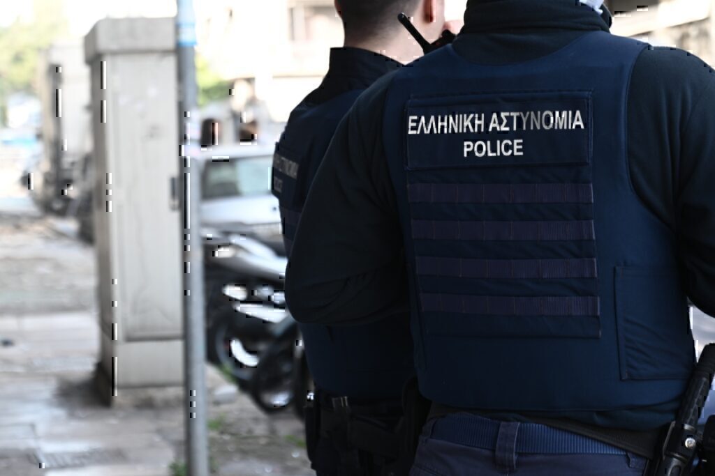 Χειροπέδες σε Τούρκο μετά από καταδίωξη στο κέντρο της Αθήνας – Εντόπισαν δυο όπλα