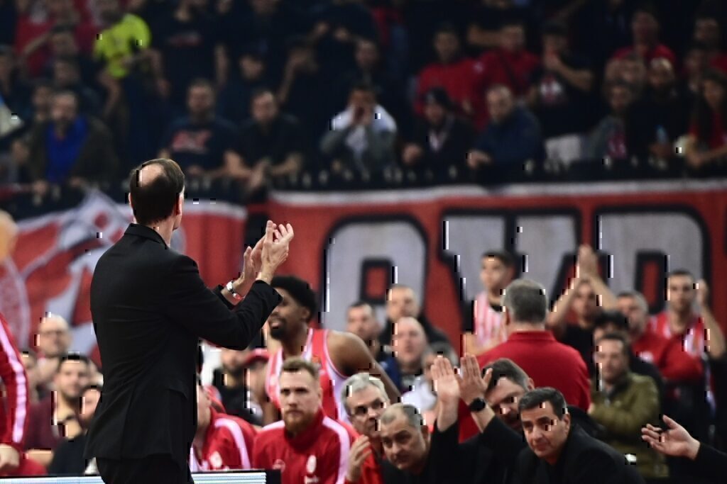 Ολυμπιακός: 300 οπαδοί στο ΣΕΦ για να στηρίξουν τον Μπαρτζώκα – Η επιστολή της ΚΑΕ στην ΕΡΤ