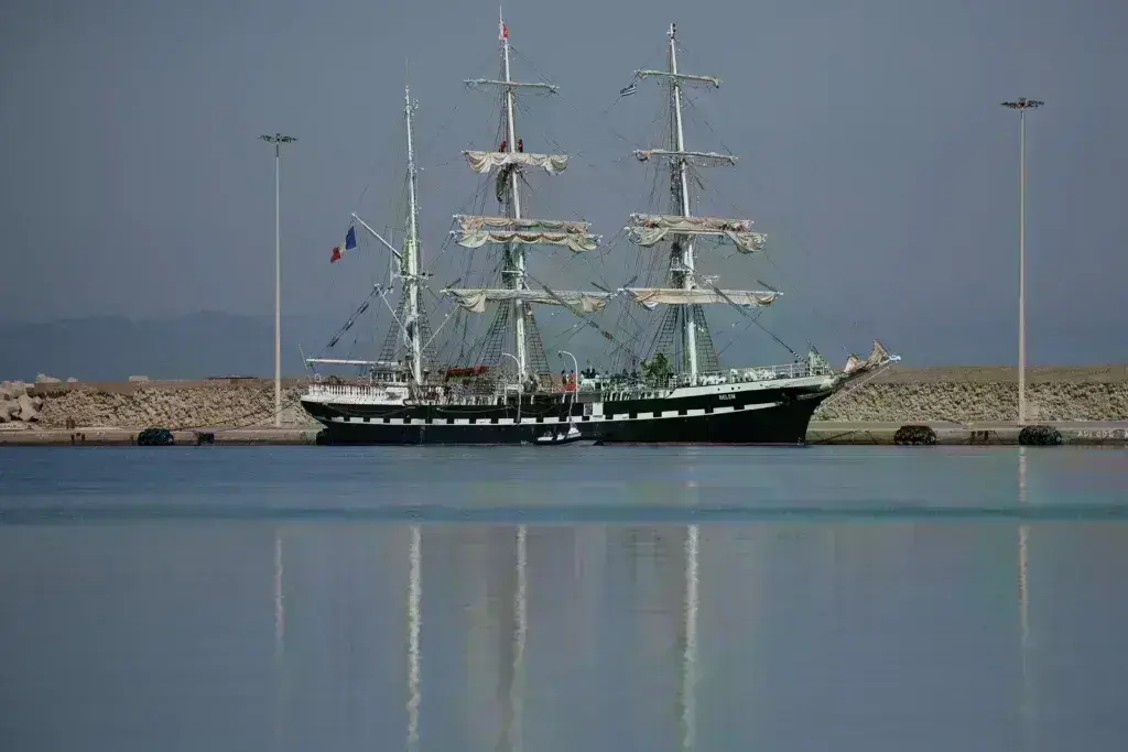 Στον Πειραιά το εμβληματικό Γαλλικό ιστιοφόρο «Belem» – Θα μεταφέρει την Ολυμπιακή Φλόγα
