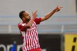 Ολυμπιακός: O Ελ Αραμπί γράφει τ' όνομα του στην ιστορία του συλλόγου - Το γκολ-ορόσημο με τον Θρύλο