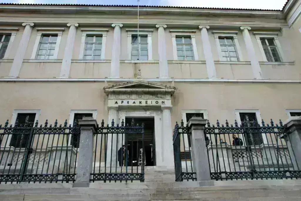 Απόφαση-σταθμός από το ΣτΕ: Σύνταξη 399,54 ευρώ για οφειλέτες με χρέη άνω των 30.000 ευρώ