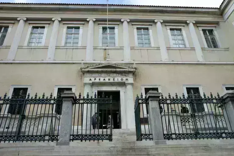 Απόφαση-σταθμός από το ΣτΕ: Σύνταξη 399,54 ευρώ για οφειλέτες με χρέη άνω των 30.000 ευρώ